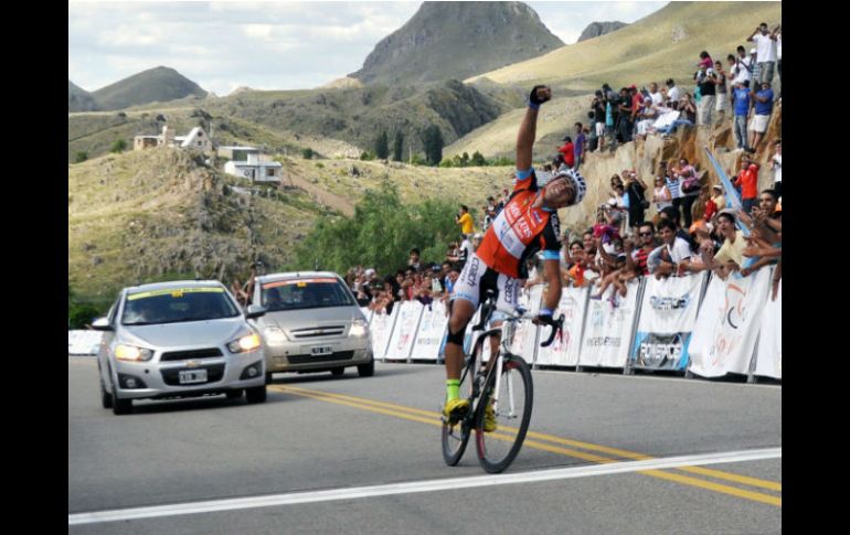 Emmanuel Guevara, ganador de la quinta etapa del Tour de San Luis. EFE /