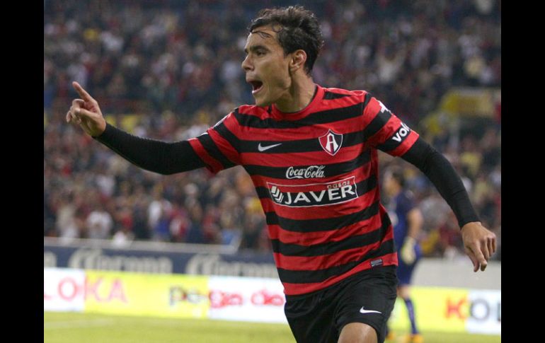 Omar Bravo anota su tercer gol como rojinegro y da el triunfo al Atlas. EFE /