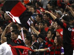 Las tribunas del Jalisco estallaron en júbilo rojinegro. MEXSPORT /