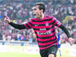 Y no lo querían. Omar Bravo anotó el gol del gane, que llegó por la vía penal. EFE /