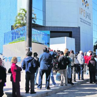 El SNTE cuestiona el caos financiero en Pensiones