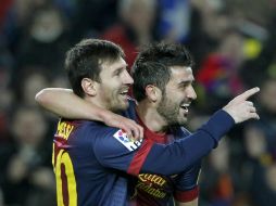 Messi (izq) continúa imparable y rebasa los 200 goles en la Liga Española. EFE /