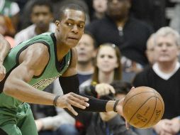 Rajon Rondo es pieza fundamental en el equipo, lo que obliga a Celtics a plantear cambios al final de temporada. EFE /