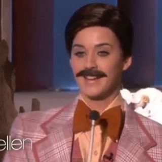 Katy Perry va vestida de hombre al programa de Ellen DeGeneres