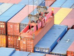 La balanza comercial de México mejoró principalmente por la creciente exportación de manufacturas y menos materias primas. REUTERS /