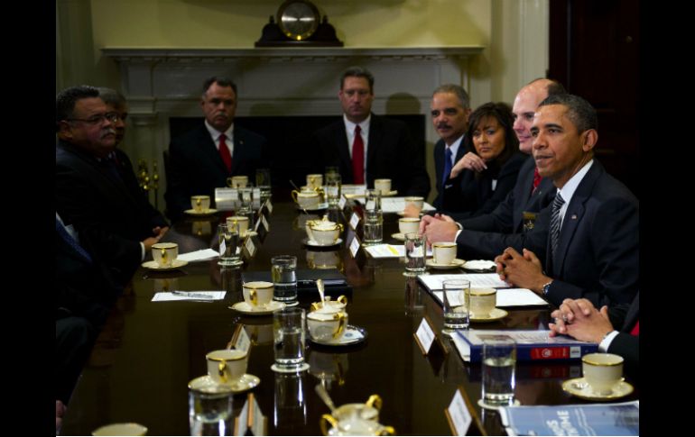 El presidente Obama quiere que todos los compradores de armas sean sujetos a una revisión de antecedentes. AFP /