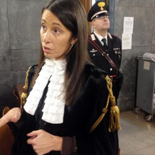 Cambian testigos en juicio contra Berlusconi