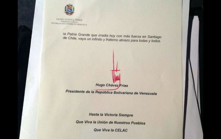 Huigo Chávez firmó su misiva con tinta roja. EFE /