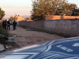 Personal del Ministerio Público y del IJCF acudió a realizar las primeras investigaciones del caso.  /