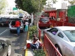 La dirección de un instituto estima que 80% de los padres, familiares o tutores, utilizan el auto para transportar a los menores. ARCHIVO /