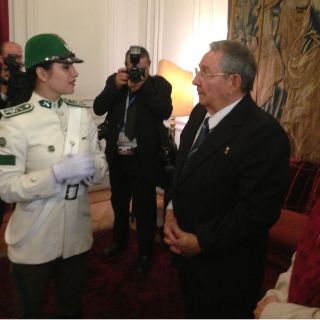 Raúl Castro regresa a Cuba tras recibir presidencia de Celac