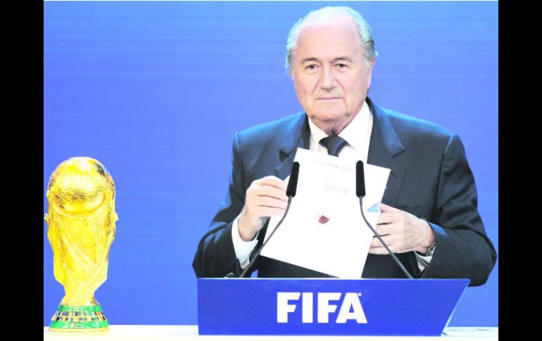 Sepp Blatter, presidente de la FIFA, es uno de los implicados en el reportaje de France Football sobre la ''compra'' del Mundial 2020. AFP /