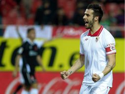 Los clubes que incumplan la nueva regla no podrán hacer cambios en su plantilla. EFE /