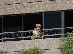 Miembros del SWAT cuidan el sitio del tiroteo. REUTERS /