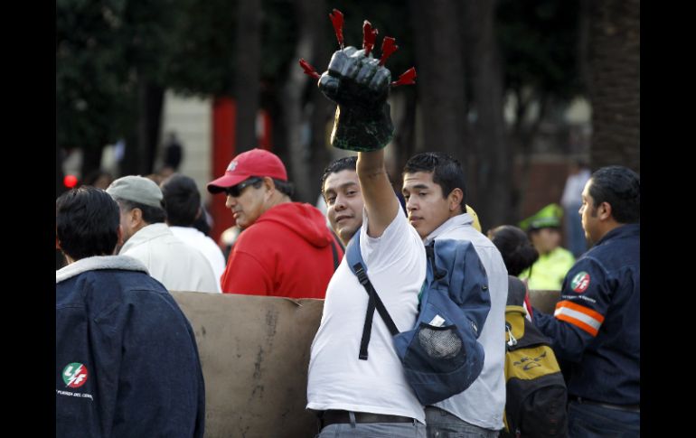 El SME lamenta que se descarte la recontratación de ex trabajadores de Luz y Fuerza del Centro bajo la figura de la CFE. NTX /