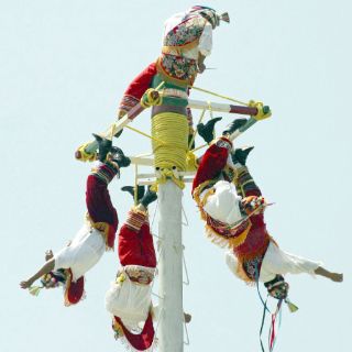 Voladores de Papantla solicitan recursos para preservar su actividad