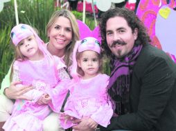 Lorena Gómez de Salazar, Luis Daniel Salazar Machado, Loretta y Elizabetta Salazar Gómez.  /