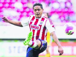 De vuelta. El defensa central, Víctor Peralta, se apunta para iniciar el domingo en el Omnilife. ESPECIAL /