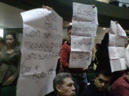 Los habitantes de Pinar de la Venta piden agua potable en su colonia.  /