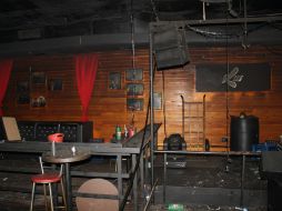 Partes del local que no tenían espuma casi no sufren quemaduras. EFE /