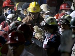 Se reportan en las oficinas de Pemex al menos a 14 muertos y más de cien heridos. AP /
