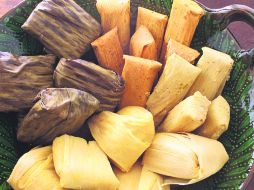 A quienes les tocó “monito” en la rosca les toca poner los tamales el 2 de febrero. ESPECIAL /