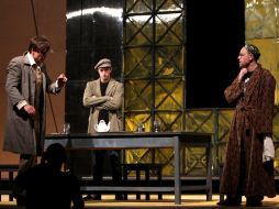 La obra mantiene la ambientación de época y revive la perspectiva teatral de Stanislavski. EFE /