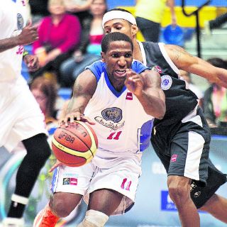 Los Osos vienen de atrás para vencer a las Estrellas Orientales