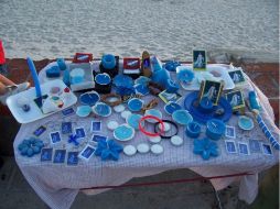 El color azul predomina en las ofrendas y recuerdos durante la celebración. ESPECIAL /