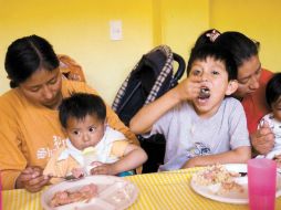 Hacer dietas drásticas sólo beneficia un mayor aumento de peso en el ''rebote''. ARCHIVO /