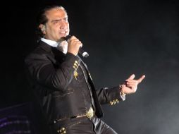 Alejandro Fernández rindió un tributo al fallecido cantautor guanajuatense José Alfredo Jiménez. ARCHIVO /
