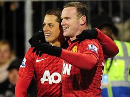 Javier 'Chicharito' Hernández (izq) entró de cambio al minuto 66 del partido. AP /