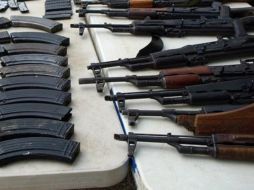 Las armas fueron encontradas al interior de una caja de doble fondo de un camión de volteo. ARCHIVO /