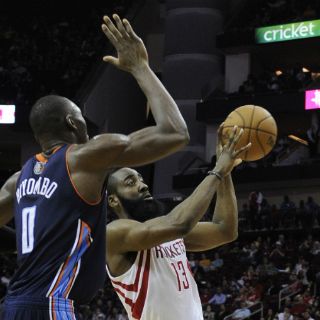 Houston se impone a Charlotte