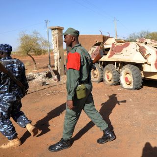 Francia bombardea intensamente el norte de Mali