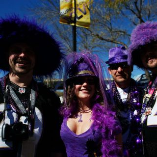 Aficionados viven el Super Bowl a lo grande