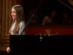 La pianista de 10 años brilló la tarde del domingo en el Teatro Degollado como su vestido plateado. EL INFORMADOR /