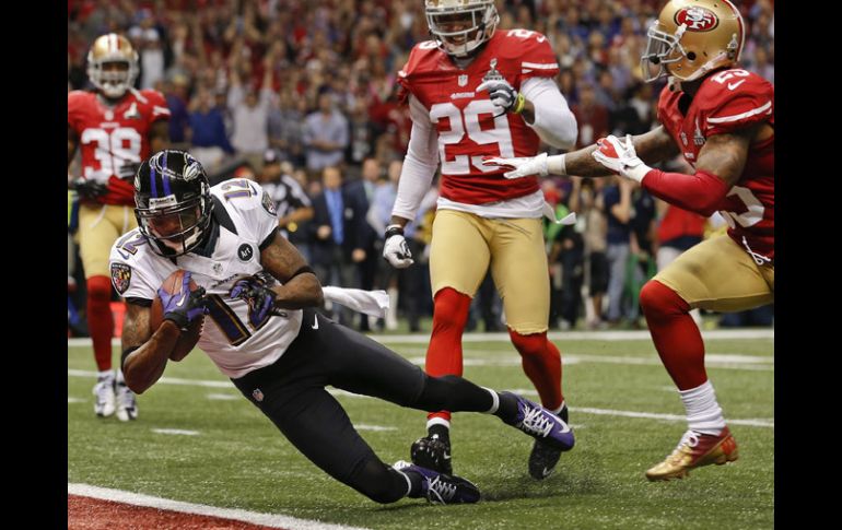Jacoby Jones anota en la parte final del segundo cuarto. AP /