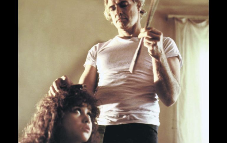 ''El último tango en París''. Controvertida obra fílmica, que pone en entredicho la diferencia de edades en una relación sentimental. ESPECIAL /