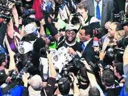 El centro de atención. Ray Lewis puso fin a su brillante carrera tras 17 temporadas con los Cuervos de Baltimore.  /