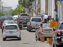 El director ya envió la solicitud al Ayuntamiento, para que la calle mencionada se haga peatonal, y se reubique a los ambulantes. ARCHIVO /
