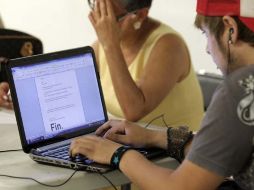 Ahora, practicar la caligrafía es para quienes tienen pasión por ésta como actividad artística y no una alternativa de comunicación. ARCHIVO /