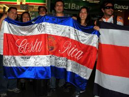 Unos mil quinientos seguidores de Costa Rica cruzaron la frontera sur con Panamá. MEXSPORT /