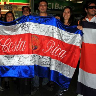 Aficionados costarricenses cruzan la frontera para ver a su equipo