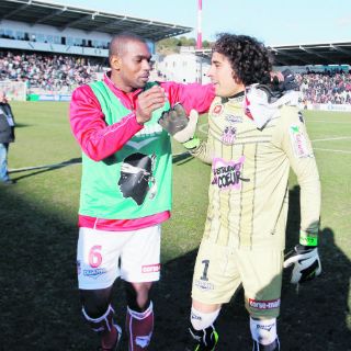 Memo Ochoa, en el 11 ideal de la Liga francesa