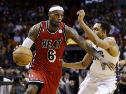 James anota 13 de 14 tiros de campo y llega al 93 por ciento de acierto. AP /