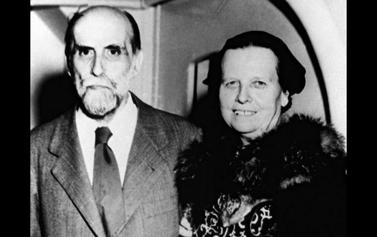 El autor y su esposa durante su exilio en Puerto Rico. ARCHIVO /