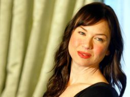 Bridget Jones se convirtió también en personaje de película encarnado por Renee Zellweger en dos filmes. ARCHIVO /