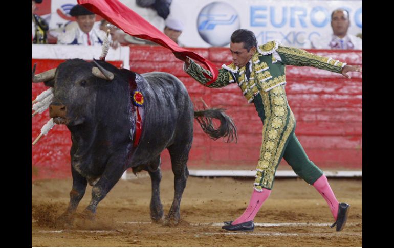 Cerca de 20 mil personas se dieron cita a la corrida del 67 aniversario de la Monumental Plaza México. EFE /