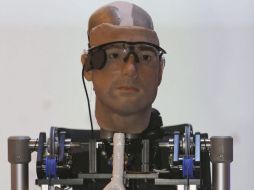 La biónica poco a poco salta de la ficción a la realidad. En Londres se ha presentado ya el primer hombre biónico completo y funcional. EFE /